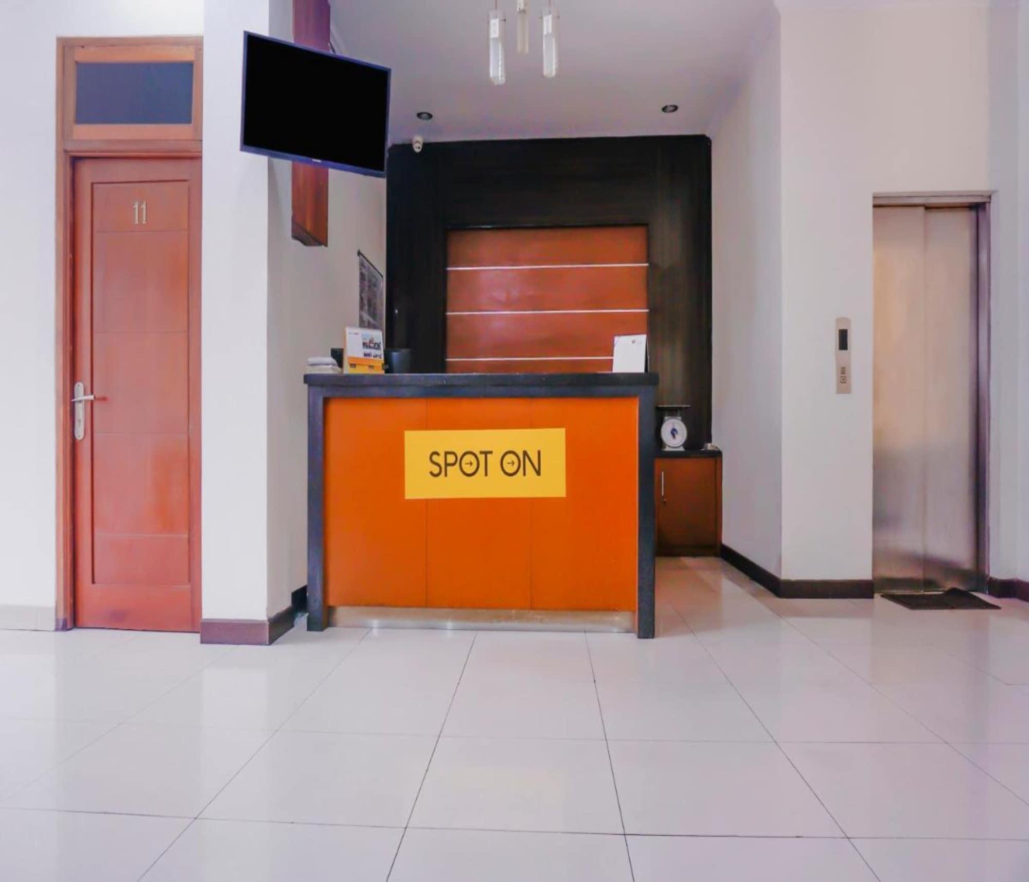 Oyo 2357 Syariah Grand Raudhah Jakarta