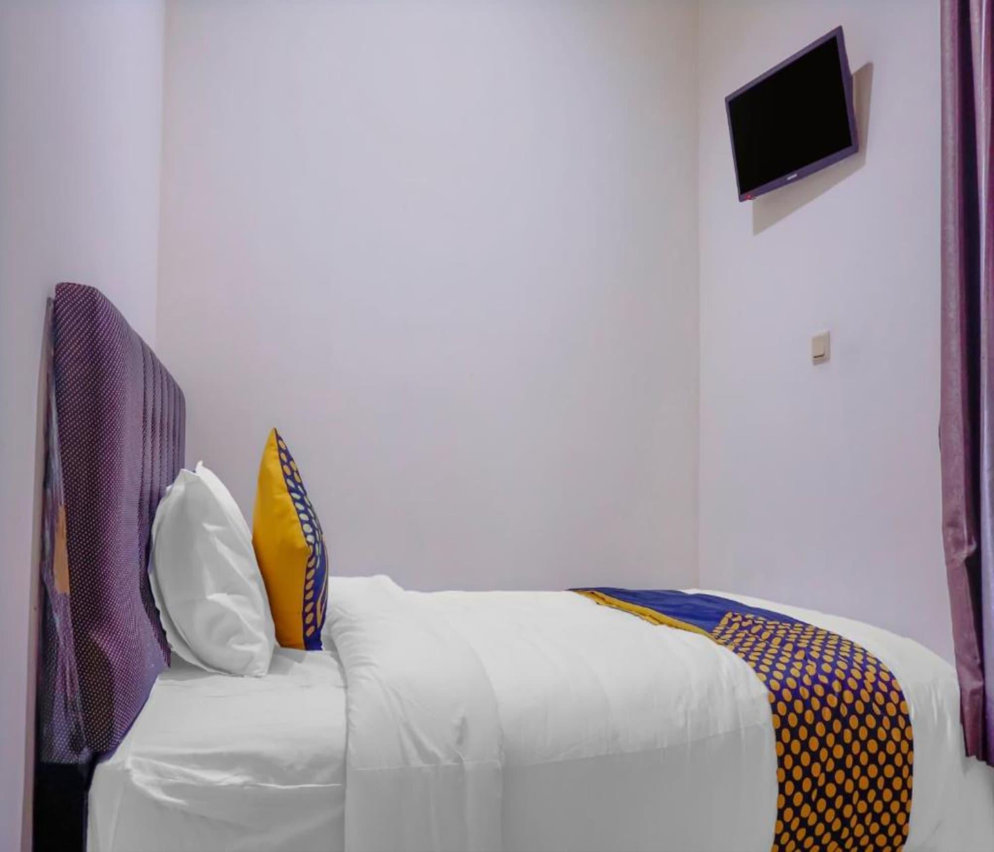 Oyo 2357 Syariah Grand Raudhah Hotel 2*