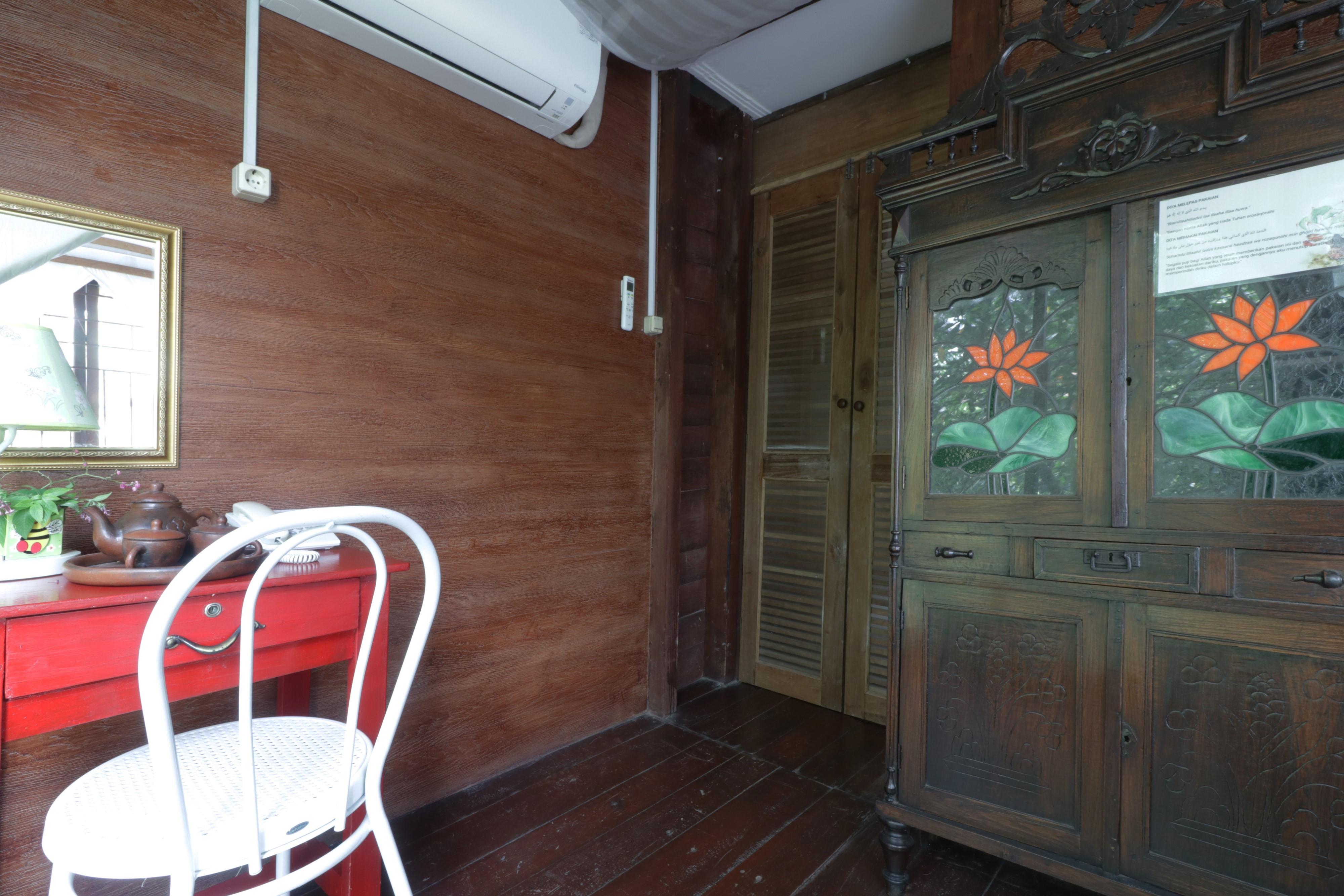Nila House, Sharia Family