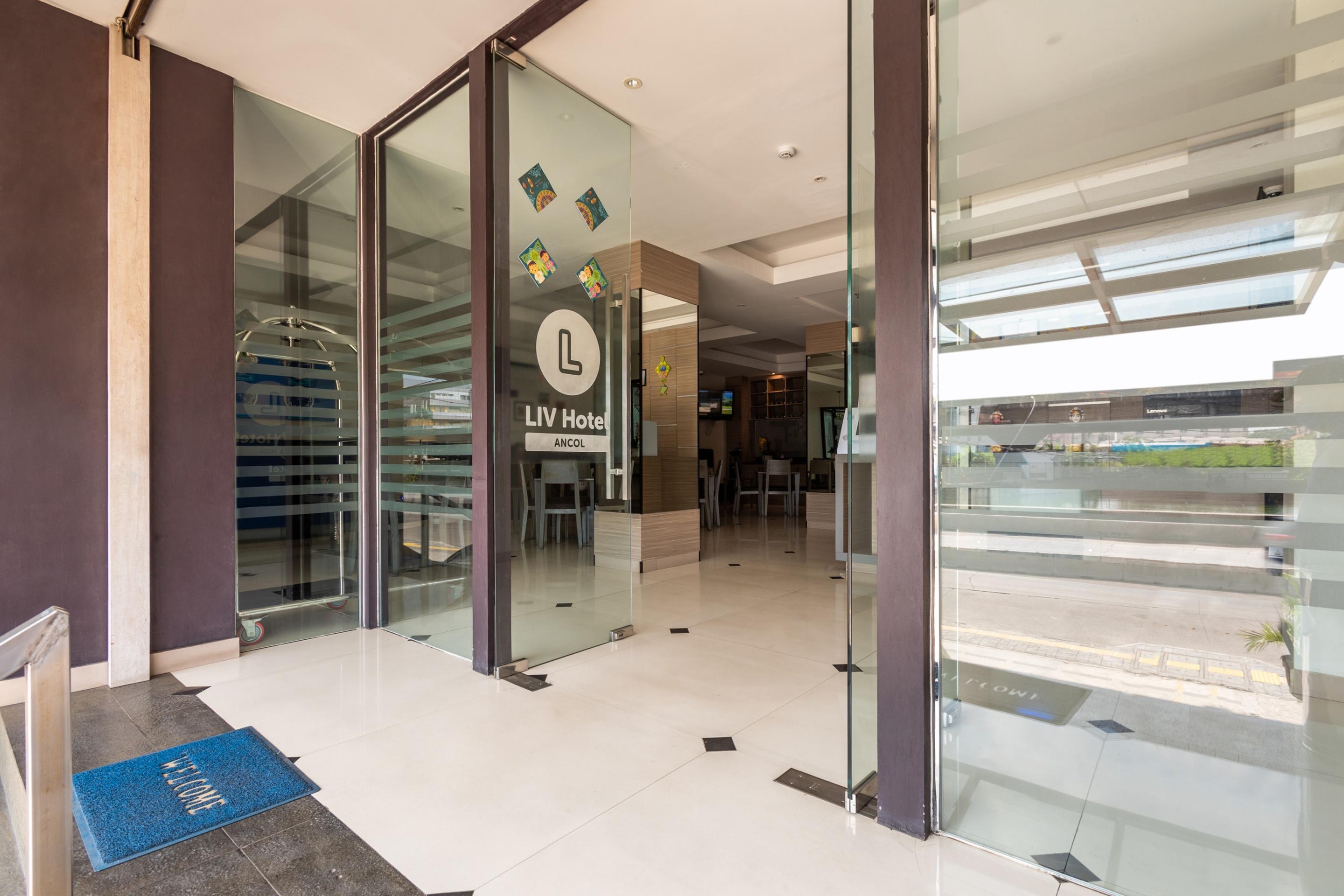 Sans Liv Ancol By Reddoorz Hotel