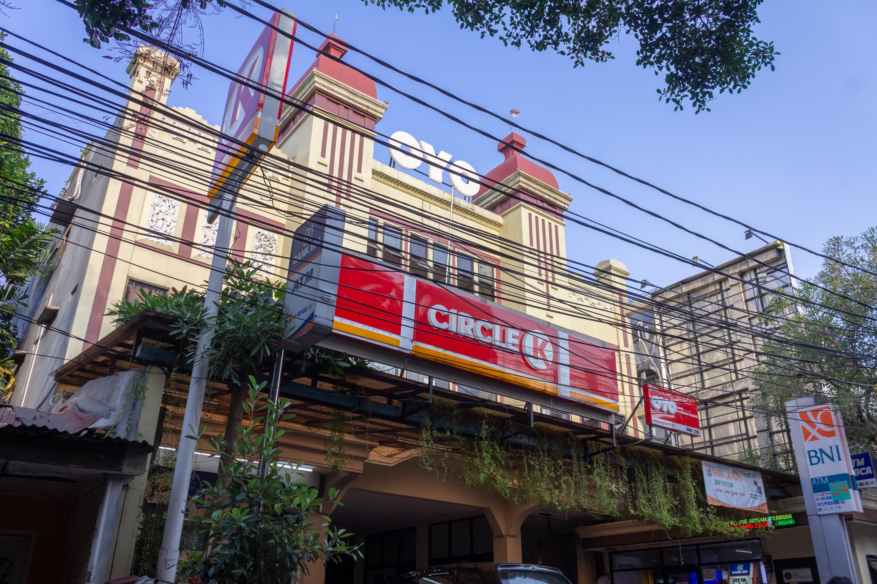 Audah Syariah Kuningan Redpartner Hotel 2*