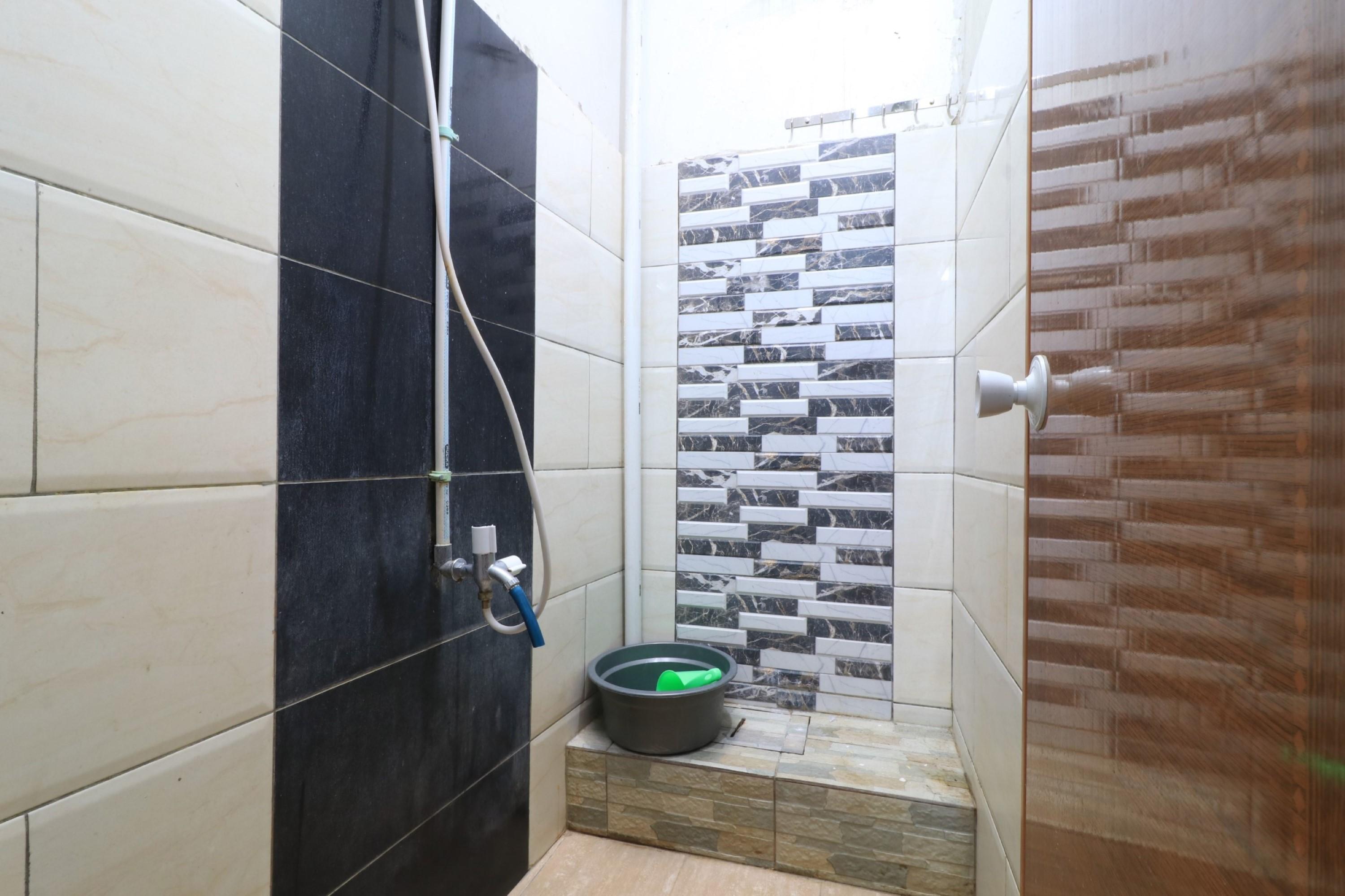 Eiffel Batu Tulis 37 - Female Only Guest house Jakarta