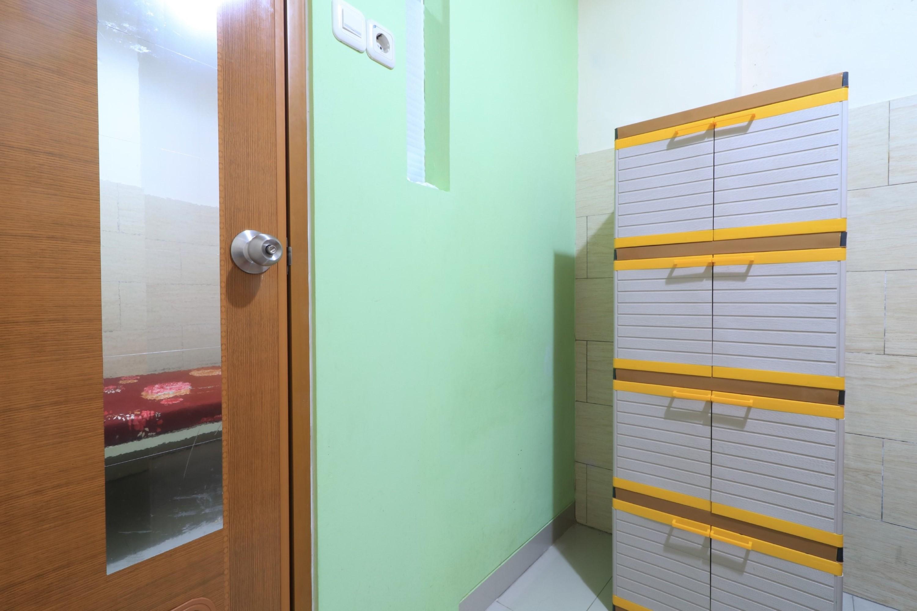 Eiffel Batu Tulis 37 - Female Only Jakarta