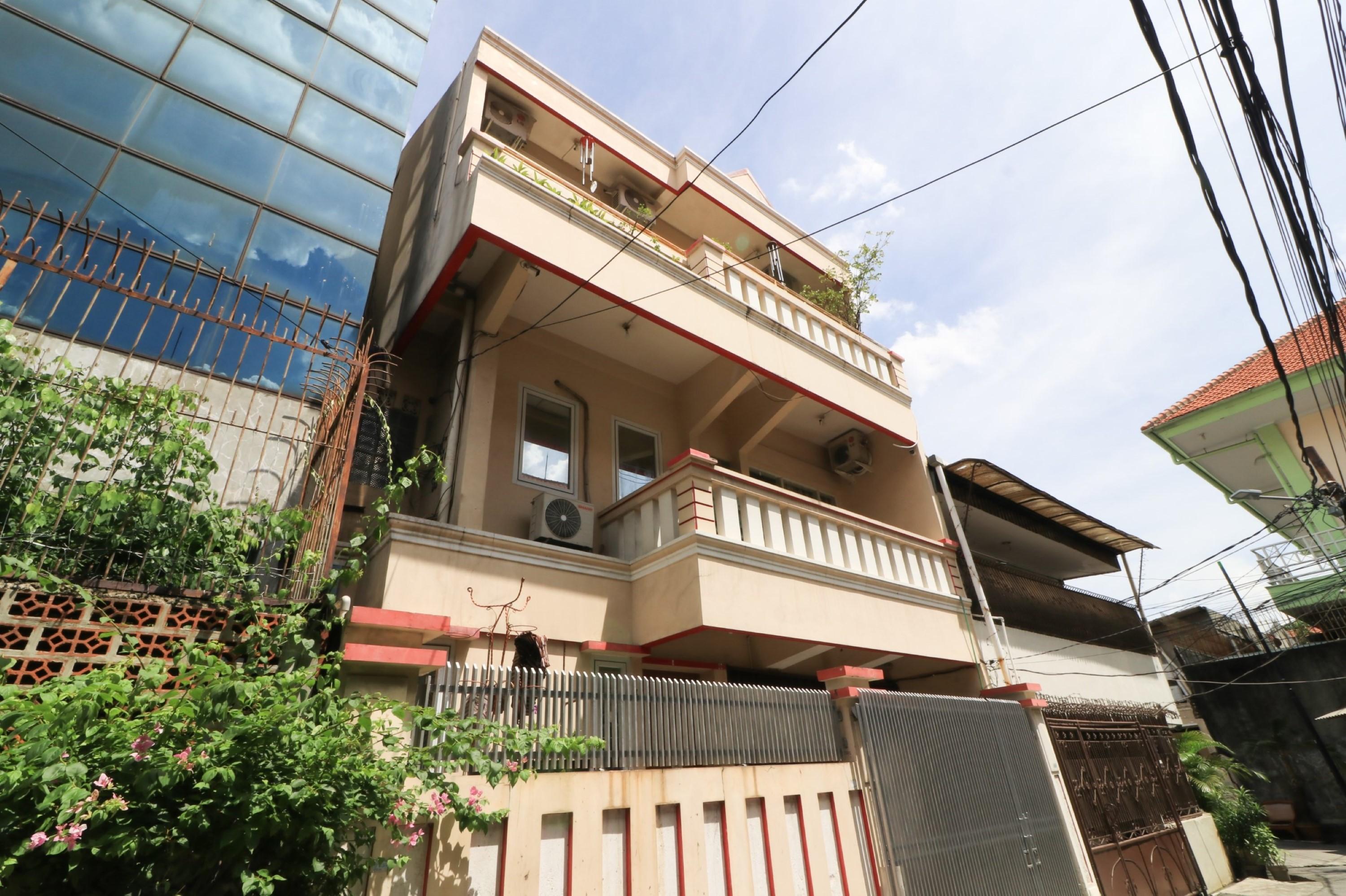 Eiffel Batu Tulis 37 - Female Only Guest house Jakarta