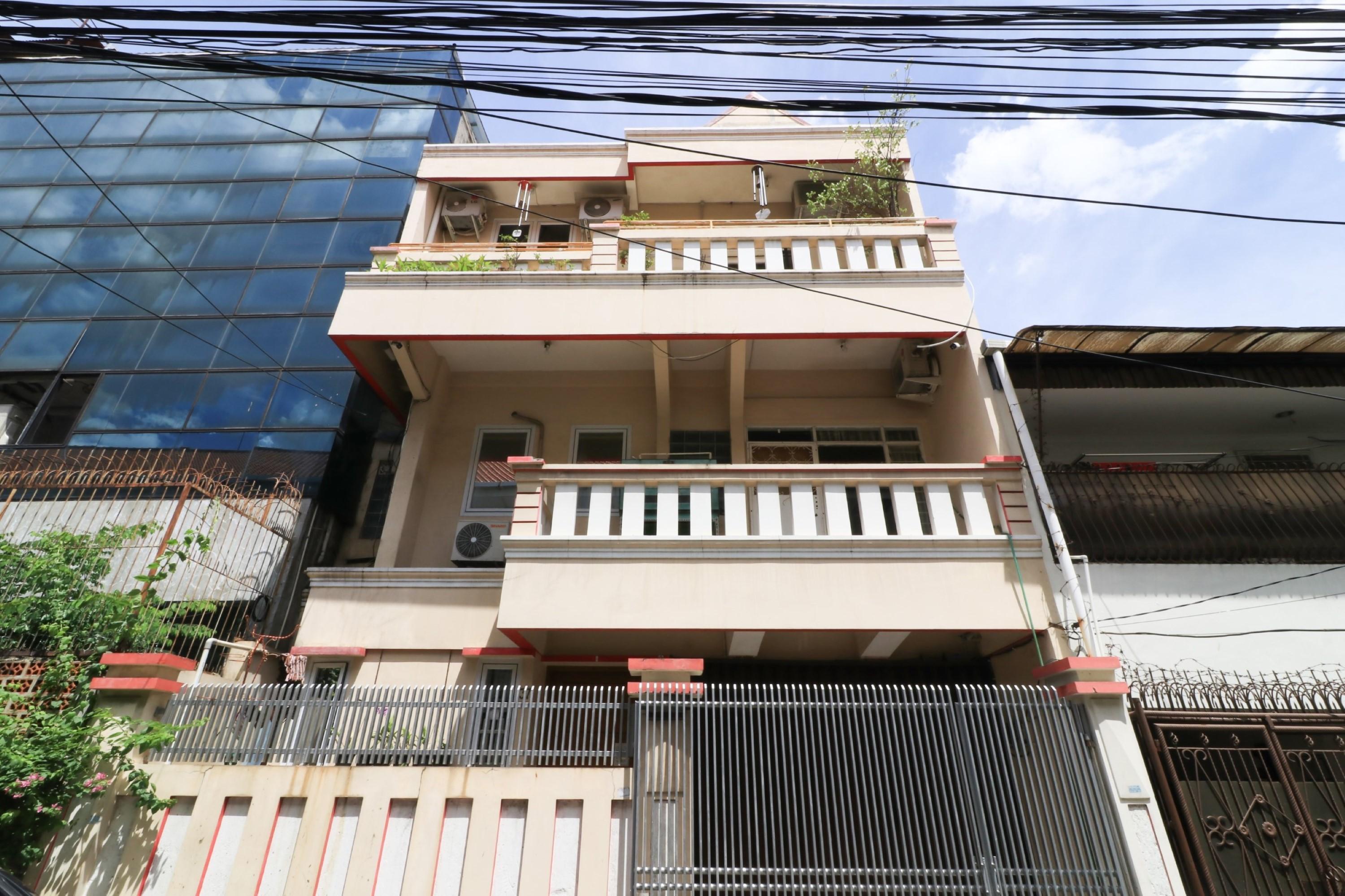 Guest house Eiffel Batu Tulis 37 - Female Only