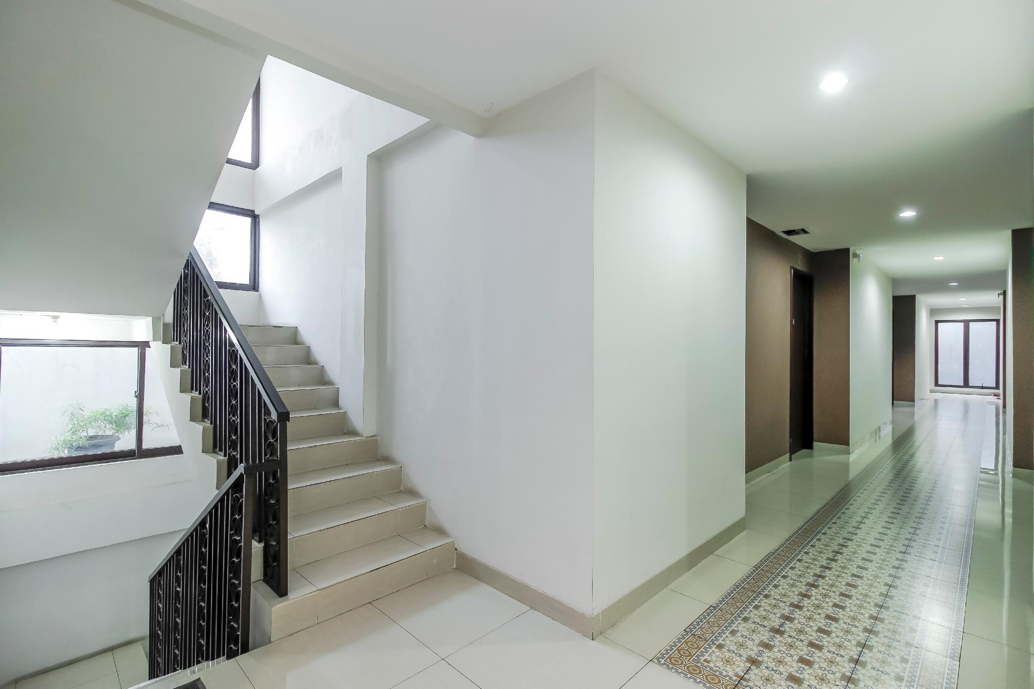 Reddoorz @ Tb Simatupang Nhà khách 2*