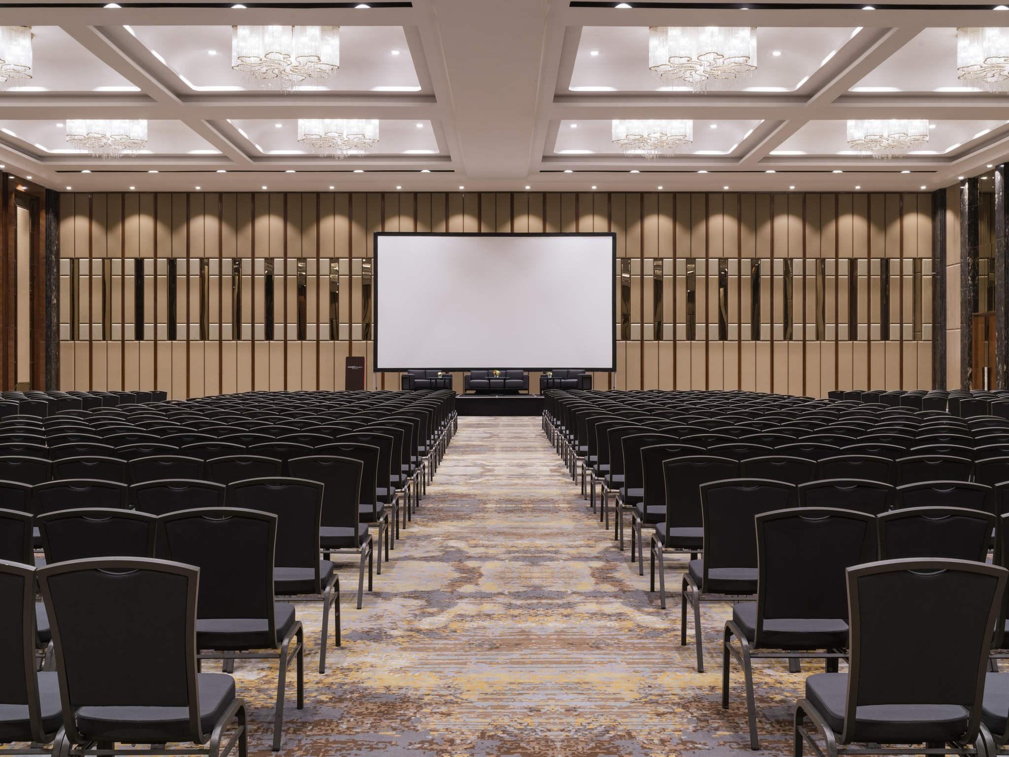 Swissotel Pik Avenue Hotel 5*