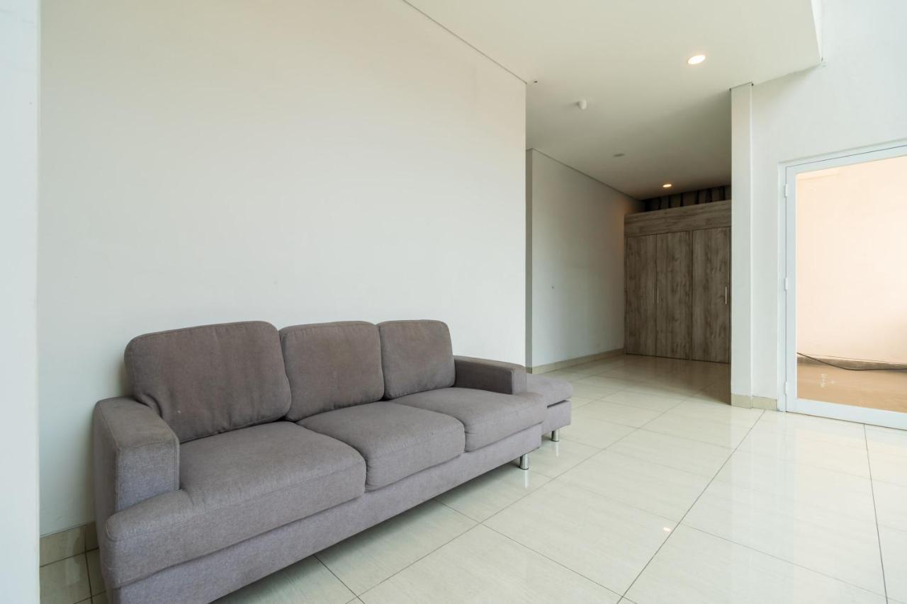 Urbanview Casa Kota Mangga Besar Hotel