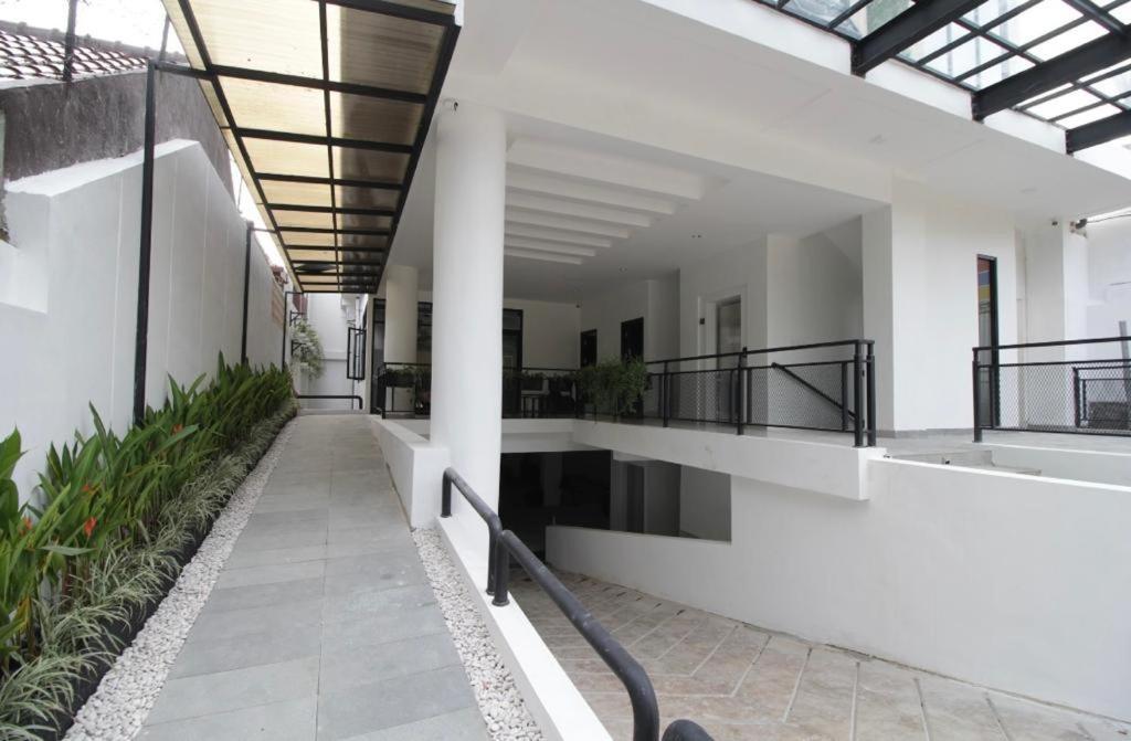 Tenun Coliving Hotel