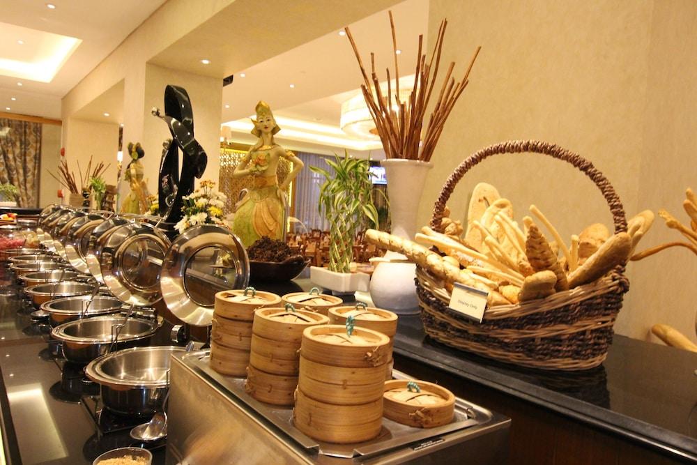 Hotel Ambhara Jakarta