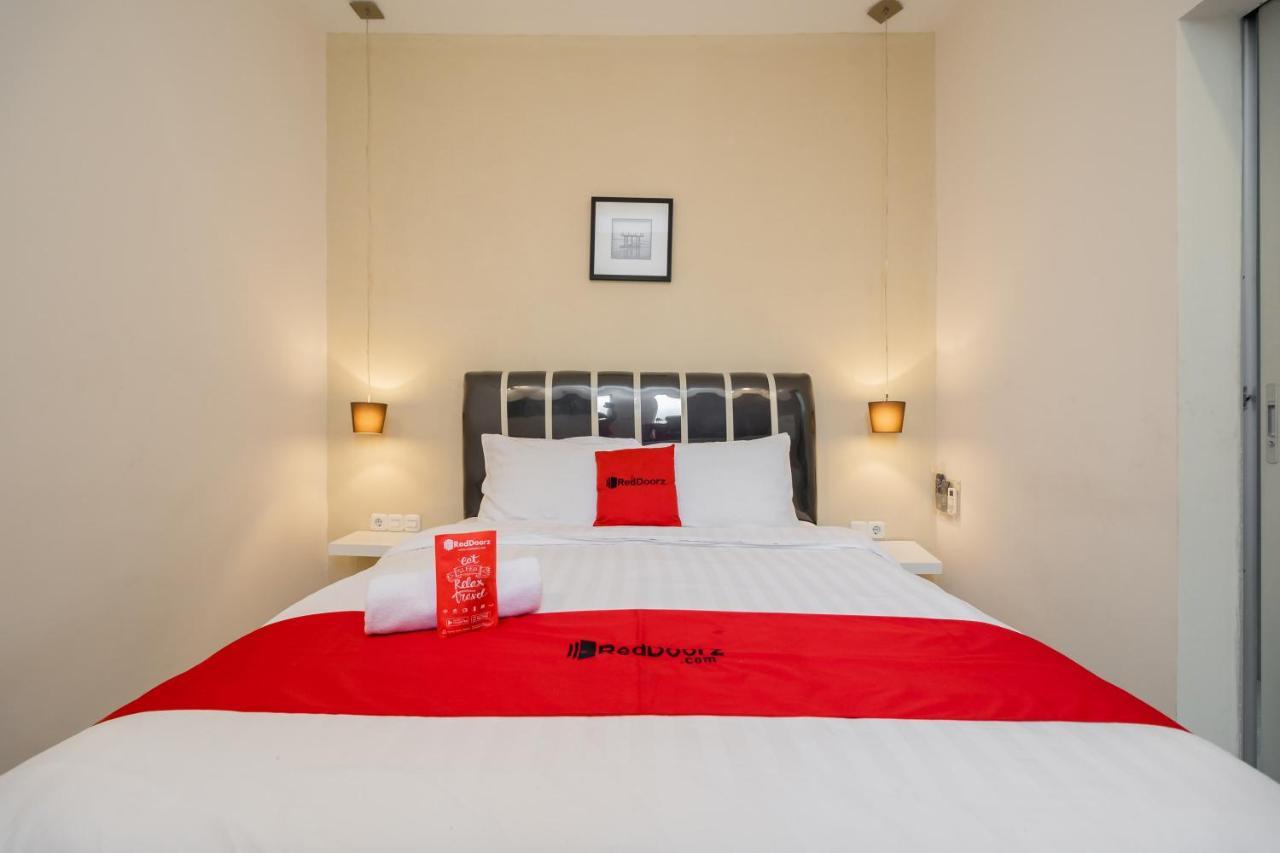 Hostel Reddoorz Near Transmart Kalimalang