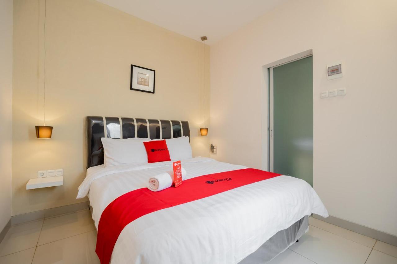 Hostel Reddoorz Near Transmart Kalimalang Jakarta