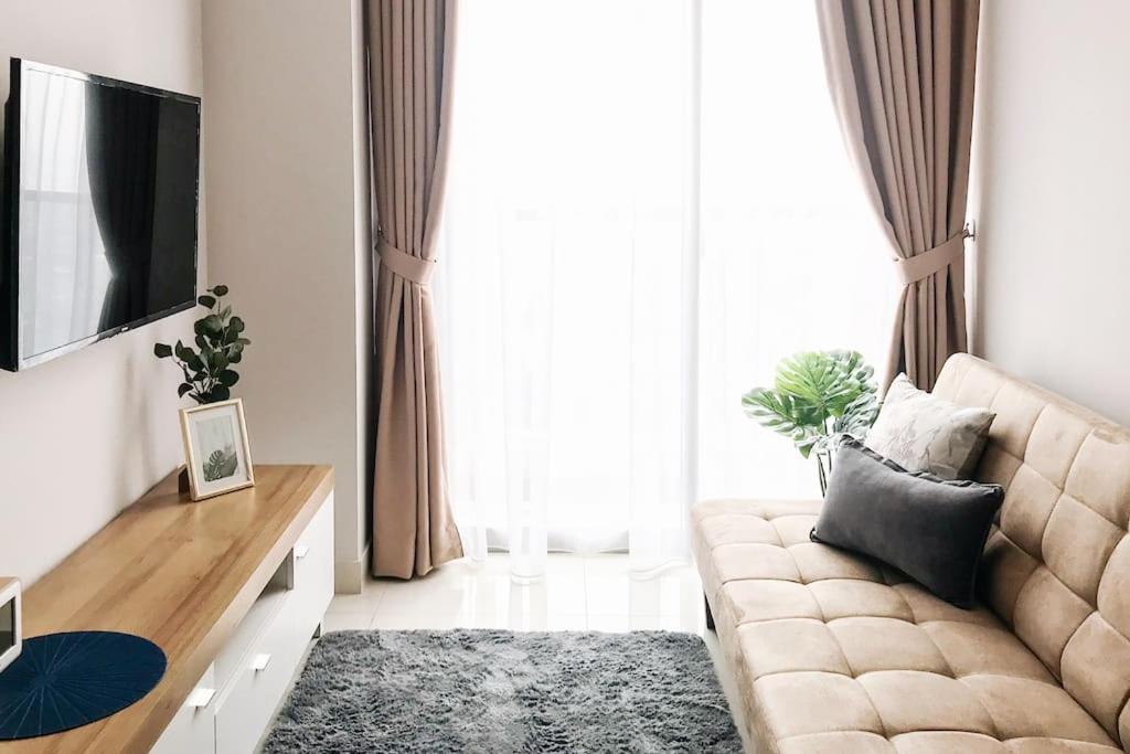 Cozy Scandinavian At Ta Apartemen
