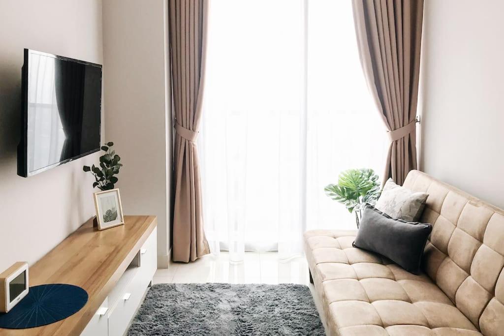 Cozy Scandinavian At Ta Apartemen