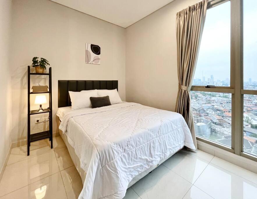 Cozy 3br At Taman Anggrek Apartment Jakarta