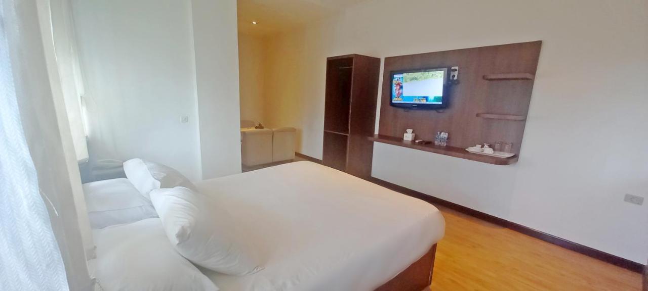 Aruni Ancol Hotel *
