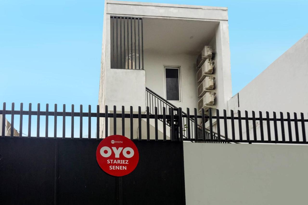 Super Oyo 91074 Stariez Senen Syariah Hotel