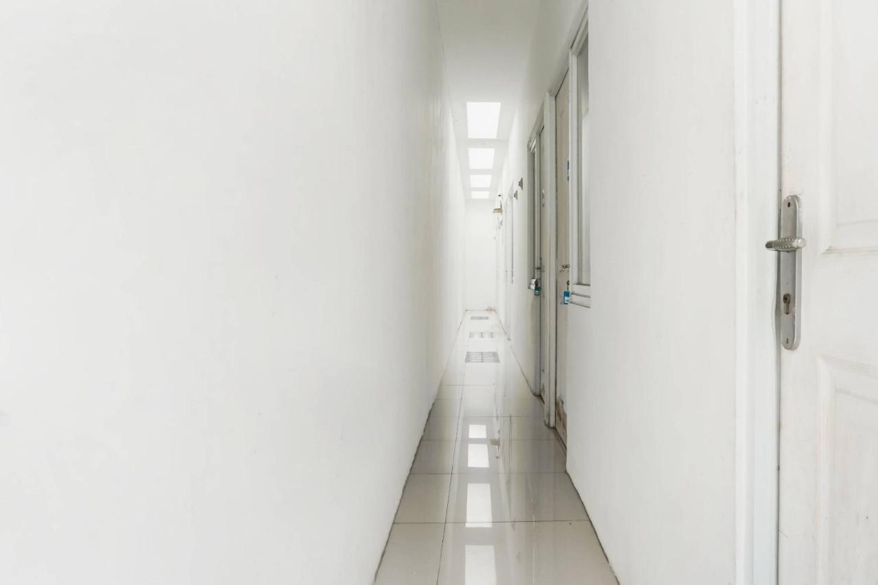 Hotel Super Oyo 91074 Stariez Senen Syariah