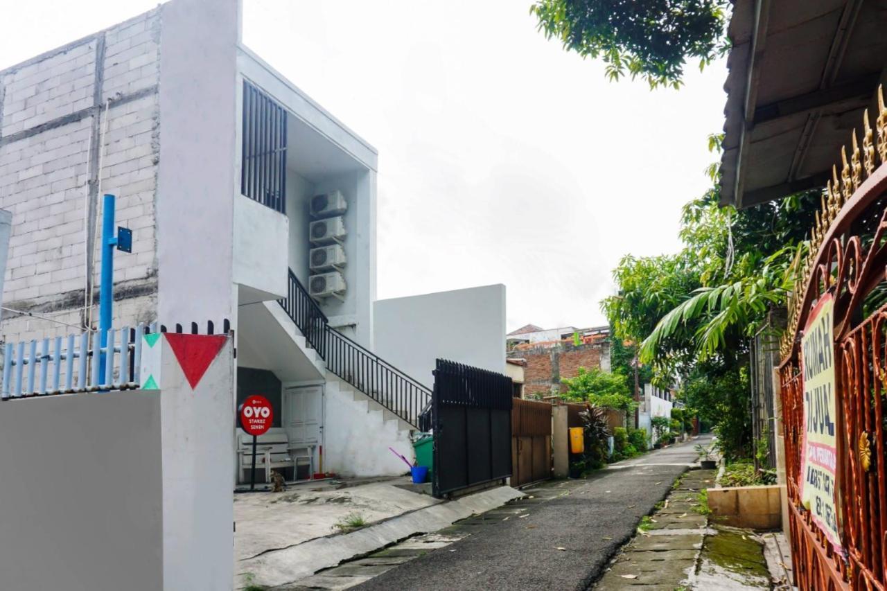Super Oyo 91074 Stariez Senen Syariah Hotel Jakarta