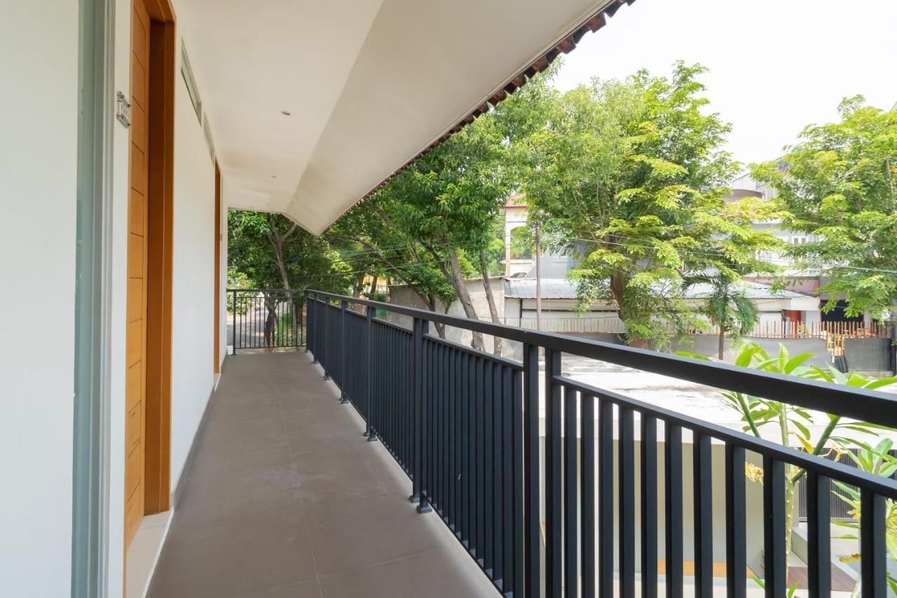Hostel Reddoorz Near Transmart Kalimalang *