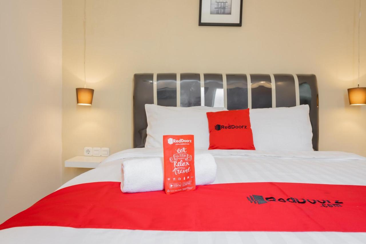 Hostel Reddoorz Near Transmart Kalimalang Jakarta