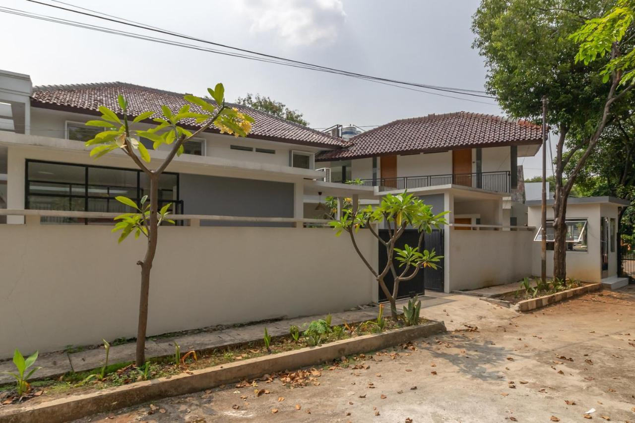 Hostel Reddoorz Near Transmart Kalimalang