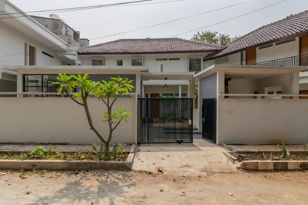 Hostel Reddoorz Near Transmart Kalimalang *