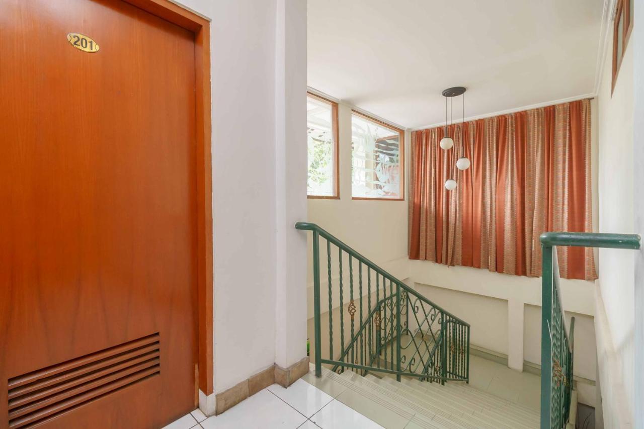 Hotel Reddoorz Near Kemang Raya
