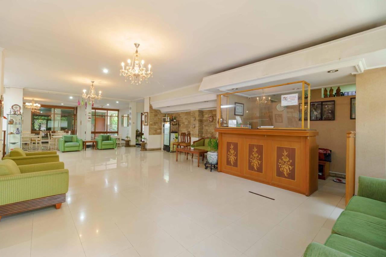 Hotel Reddoorz Near Kemang Raya