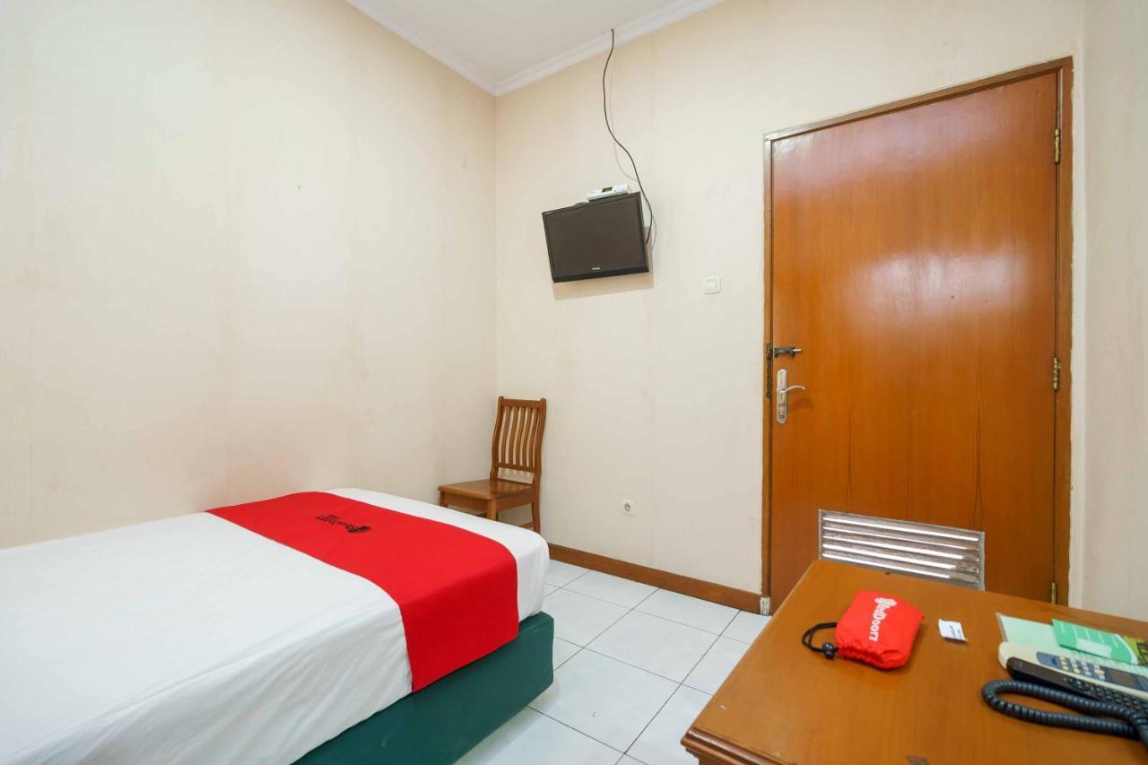 Reddoorz Near Kemang Raya 3* Jakarta