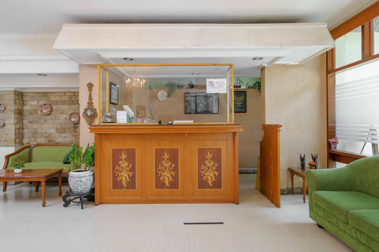 Hotel Reddoorz Near Kemang Raya