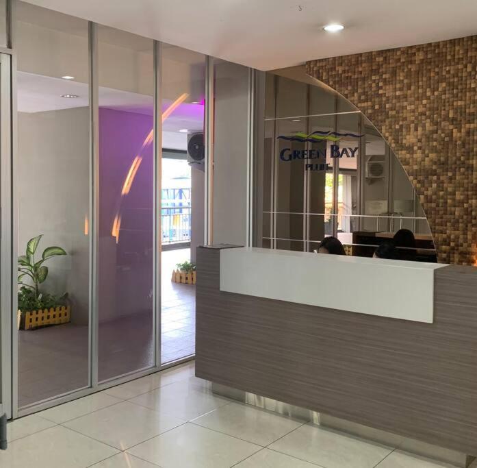 Sailor 1br + Fast Wifi+ Netflix At Greenbay Pluit