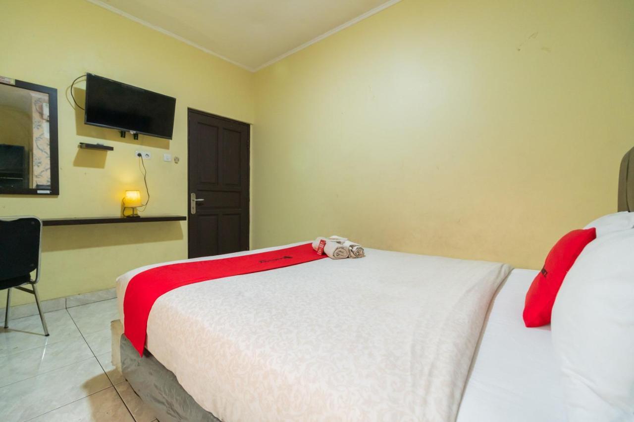 Reddoorz Near Tomang 2 Guest house 2*