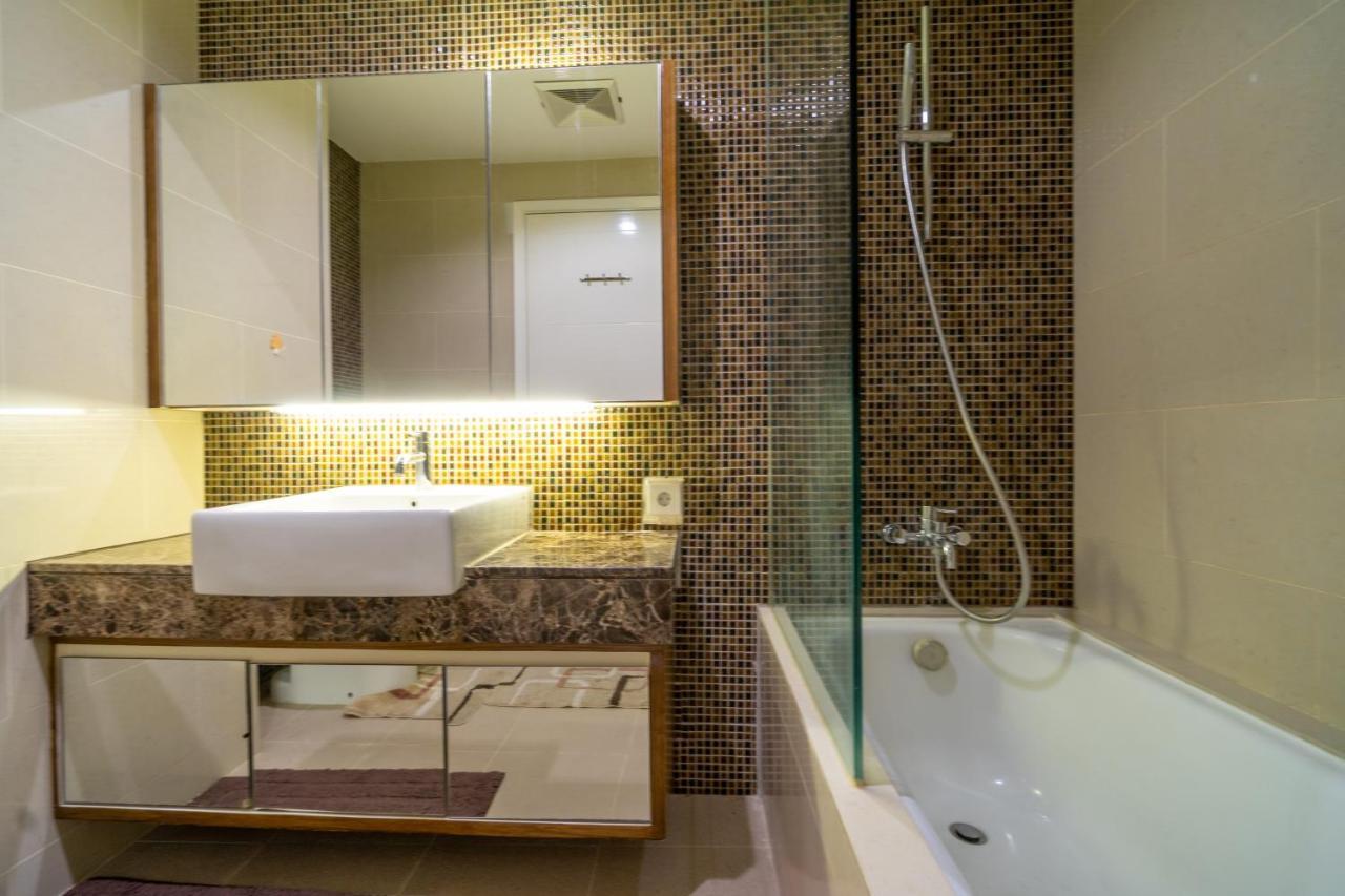 Luxury & Modern Unit 2 Bedroom @casablanca