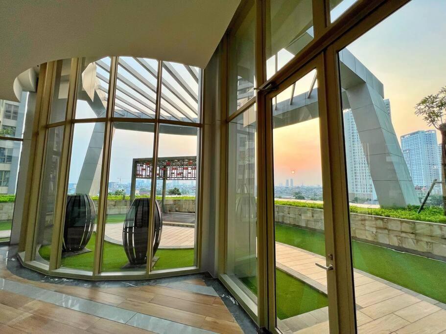 Cozy Studio Apartmen At Taman Anggrek Residences