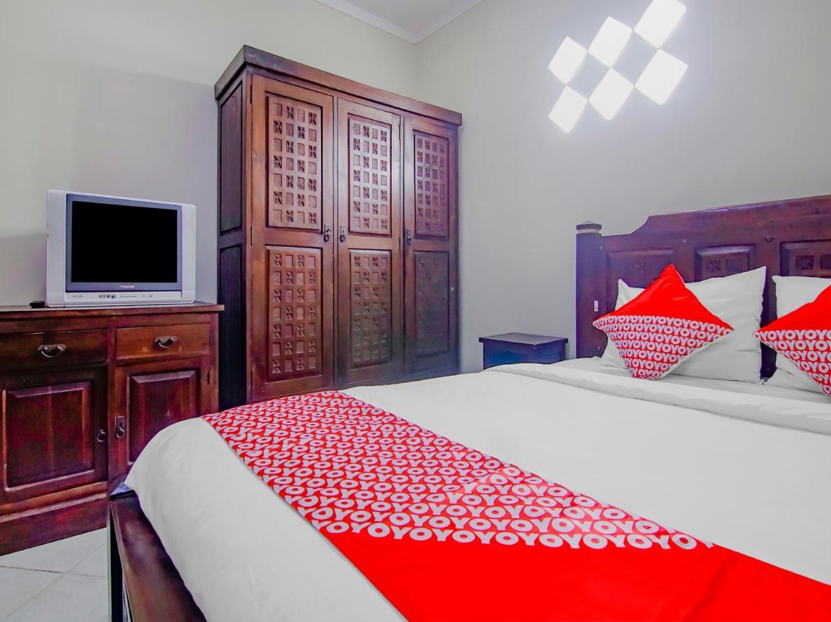 Oyo 90094 Gayatri Hotel Jakarta