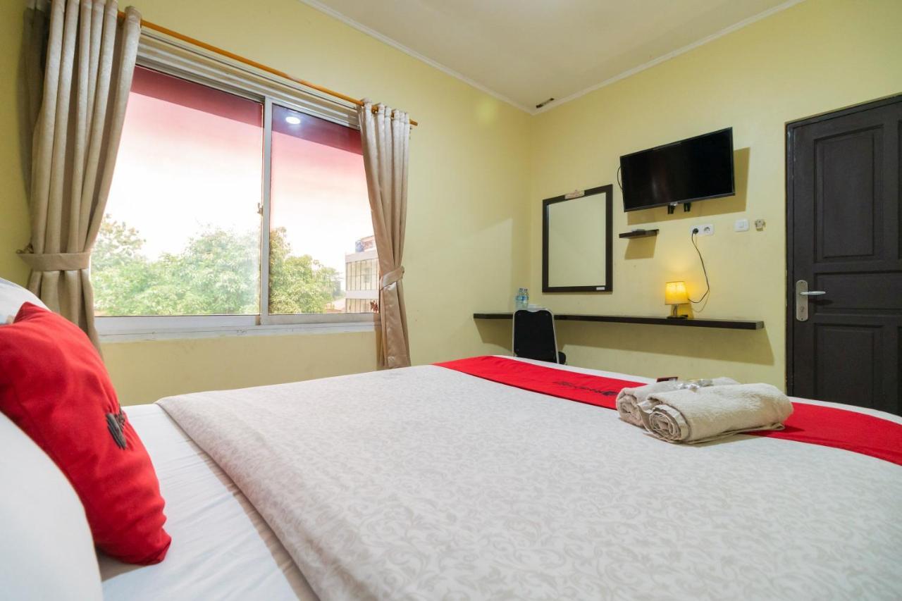 Guest house Reddoorz Near Tomang 2 2*