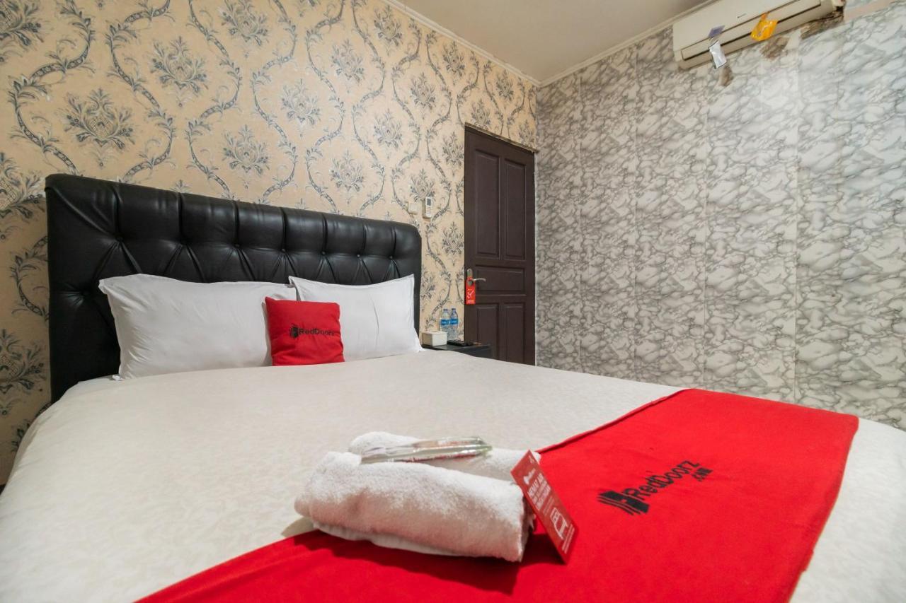 Guest house Reddoorz Near Tomang 2