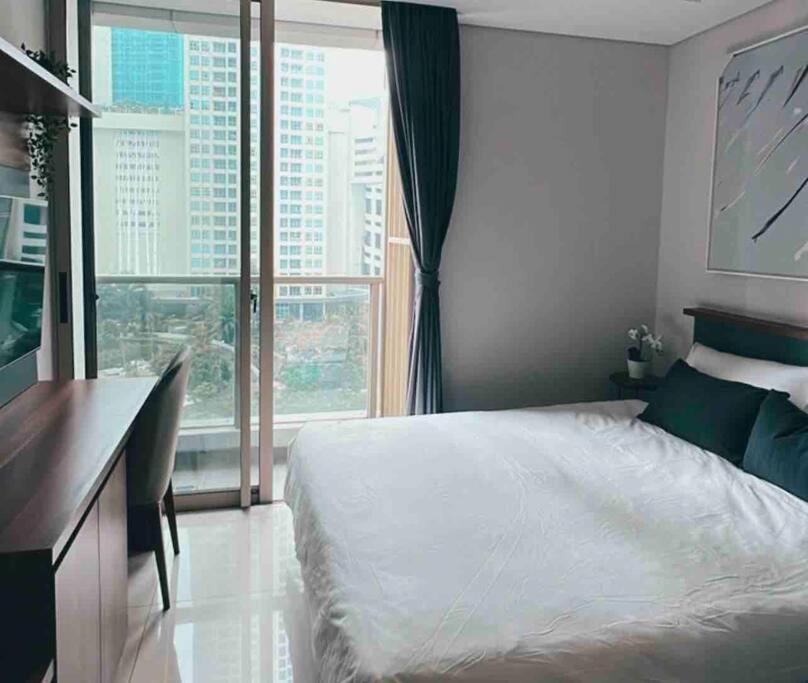 Cozy Studio Apartmen At Taman Anggrek Residences * Jakarta