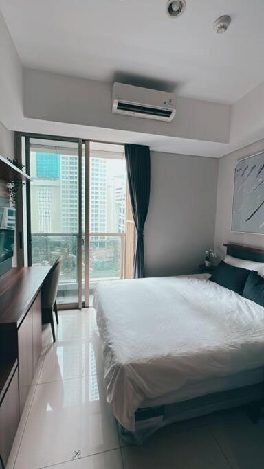 Cozy Studio Apartmen At Taman Anggrek Residences Apartment