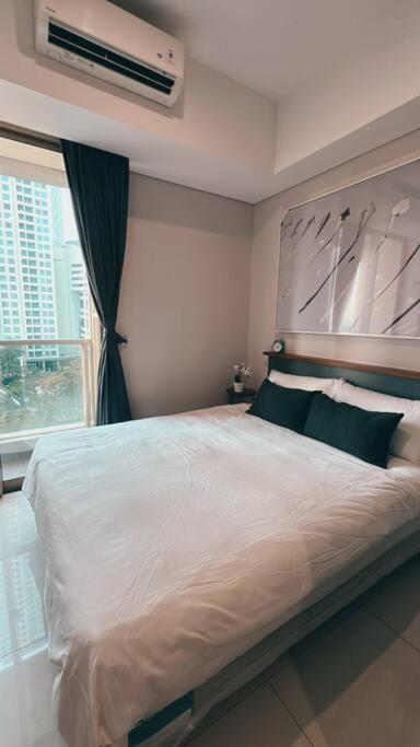 Cozy Studio Apartmen At Taman Anggrek Residences Apartment