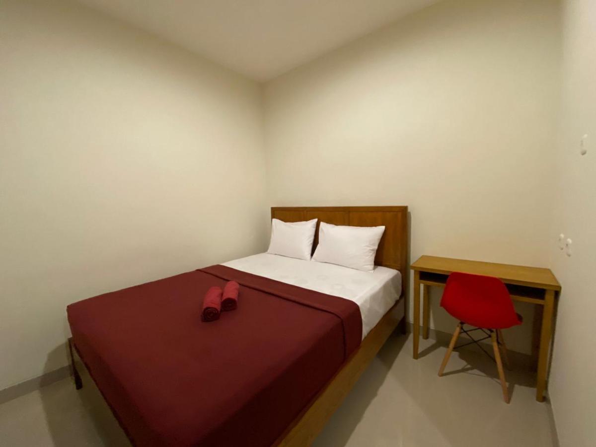 The Srengseng Hotel 2*