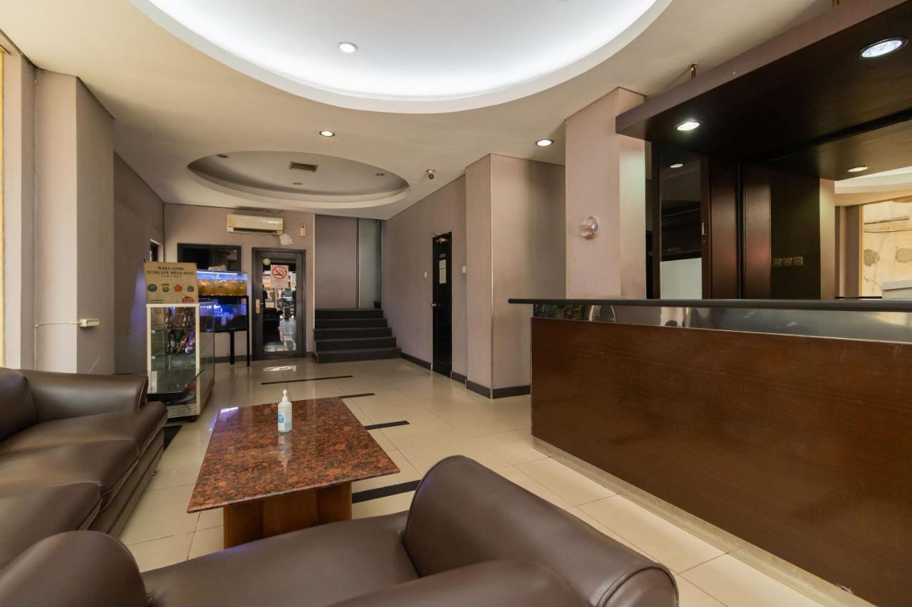 Hotel Reddoorz At Jalan Gunung Sahari 2*