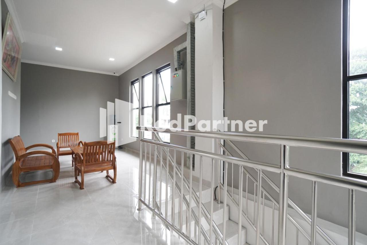 Roemah Tebet Mitra Reddoorz Khách sạn 2*