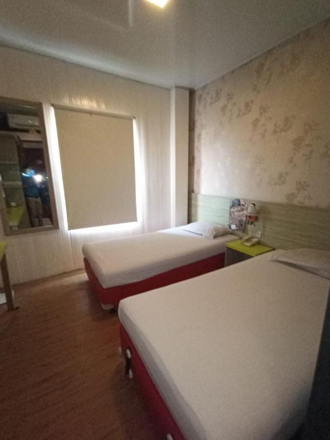Aleander Hotel *