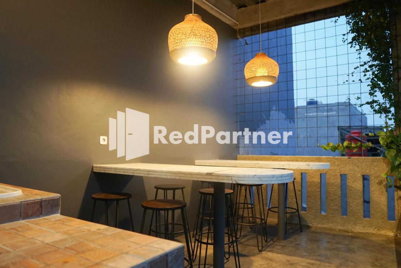 Hotel Tomang Gelong Syariah Mitra Reddoorz Jakarta