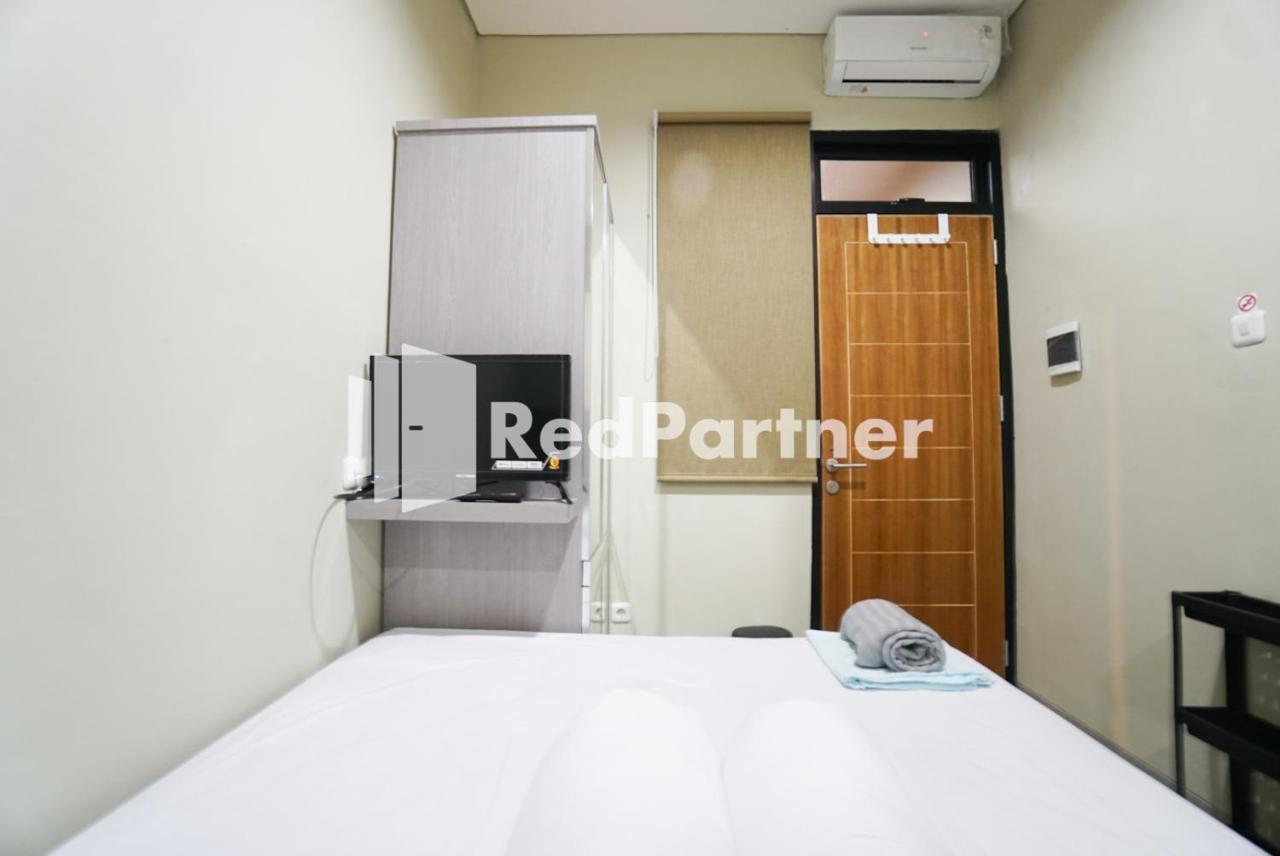 Tomang Gelong Syariah Mitra Reddoorz Jakarta