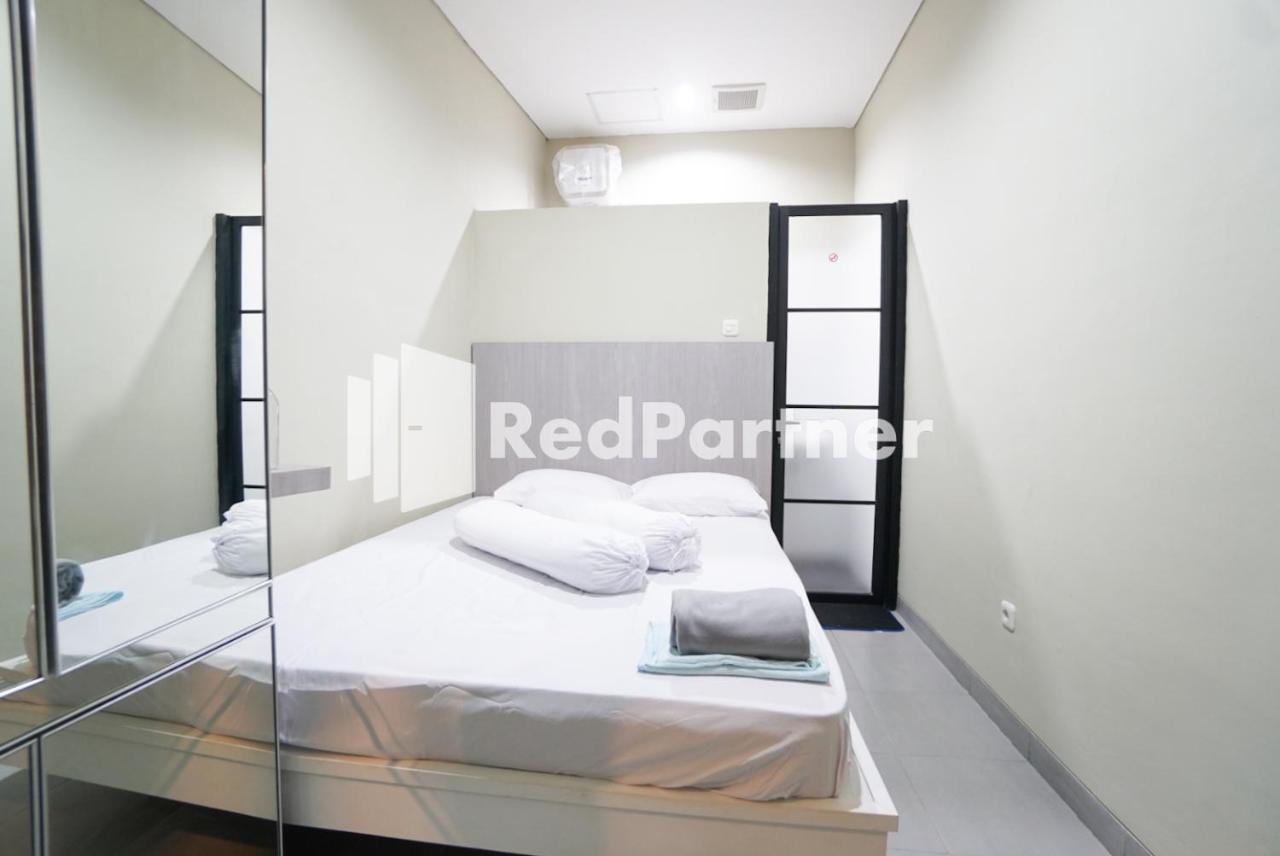 Tomang Gelong Syariah Mitra Reddoorz Hotel
