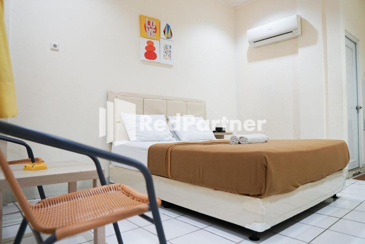 Senyaman Redpartner Hotel Jakarta