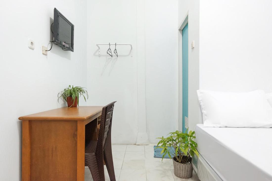 Guest house Twospaces Living At Kost 40, Kuningan